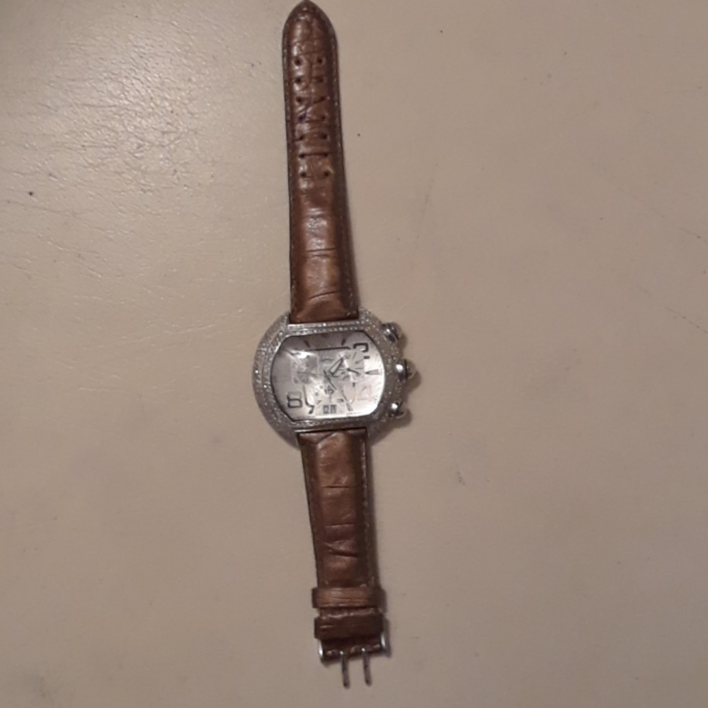 NEW UNISEX 4.5 carat Invicta watch